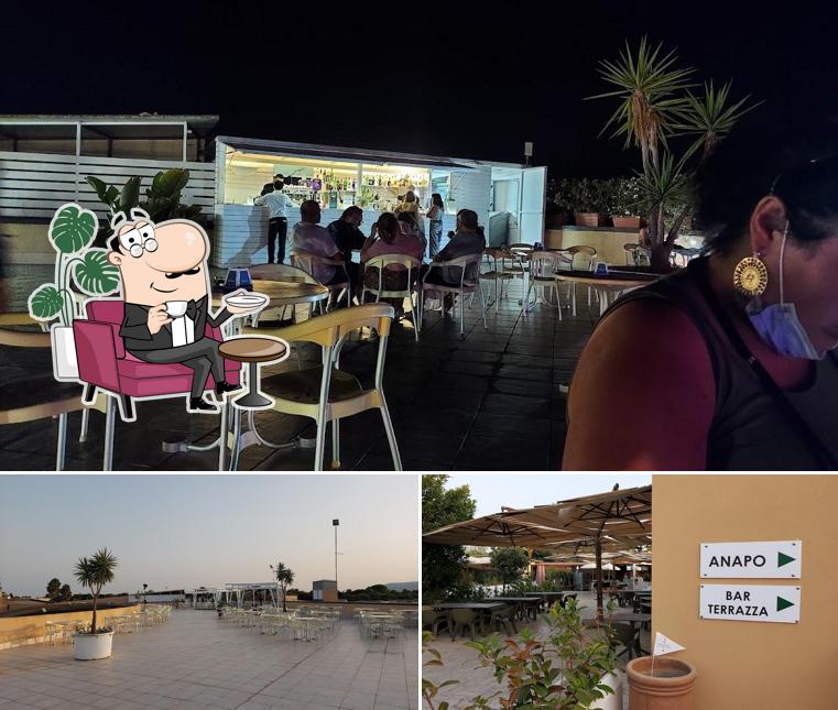 Dai un'occhiata agli interni di Bar Terrazza