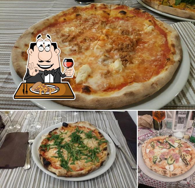 Ordina tra le svariate varianti di pizza