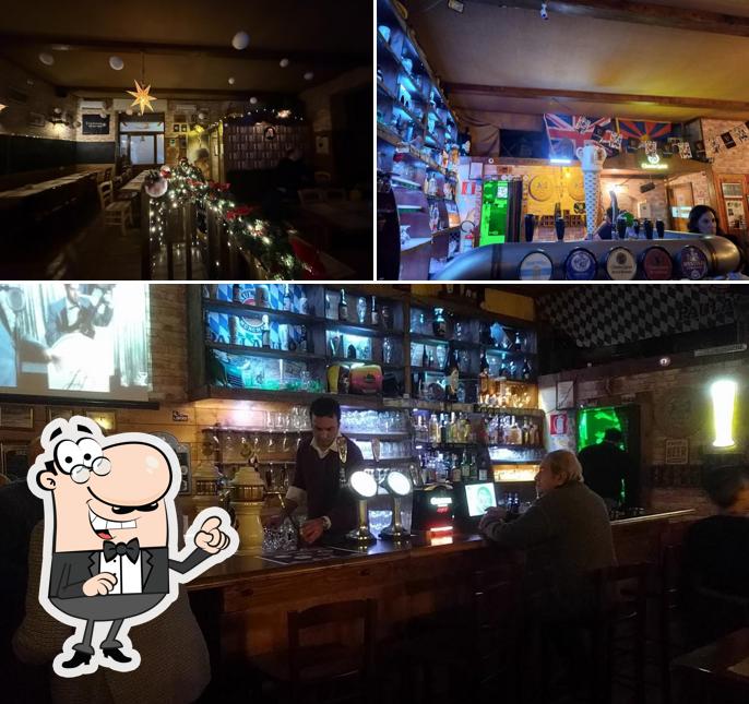 Dai un'occhiata agli interni di Ark pub