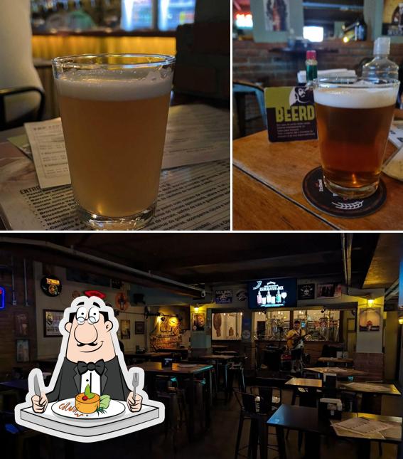 Confira a foto mostrando comida e interior no Beerdock Boa Viagem