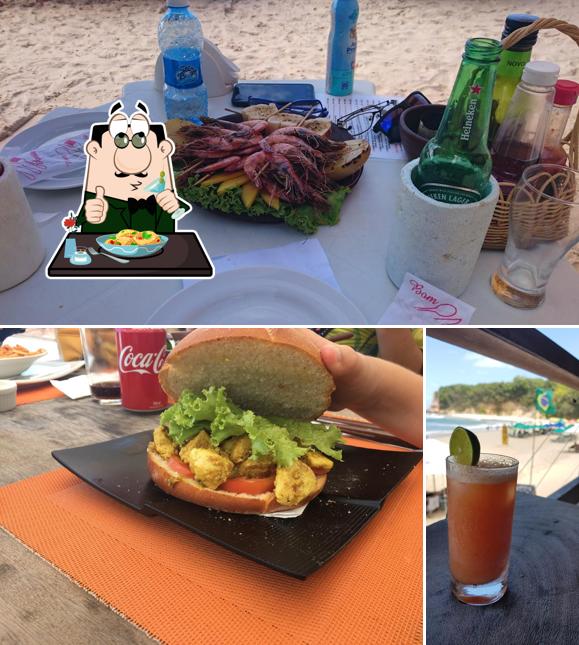 A comida e bebida do restaurante