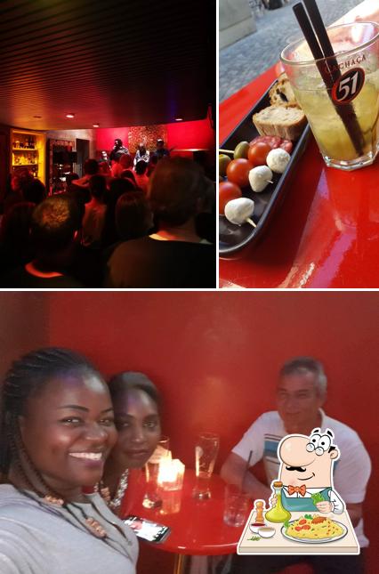 La cibo e bancone da bar del ristorante