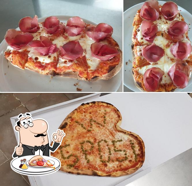 Scegli tra le svariate varianti di pizza