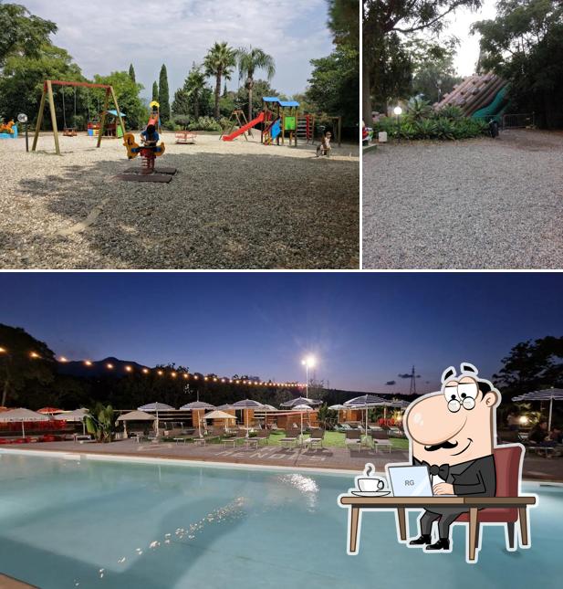 La interni e area giochi del ristorante