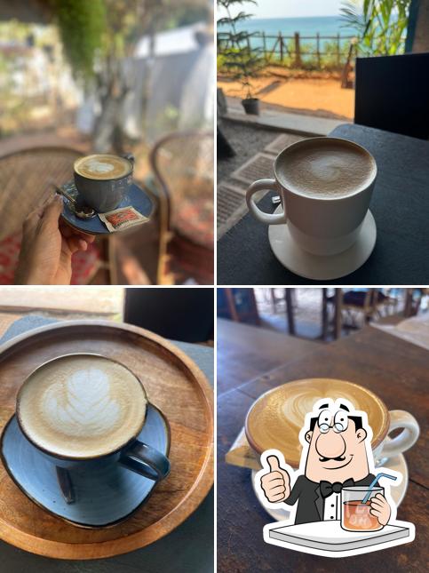 Aum Cafe I Mostly Vegan I Varkala Cliff