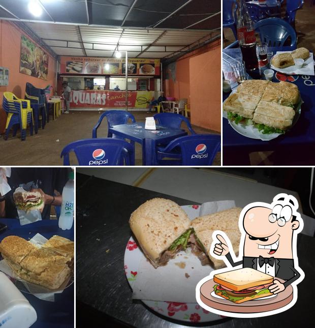 Sanduíches de queijo grelhado em Taquaras Lanches