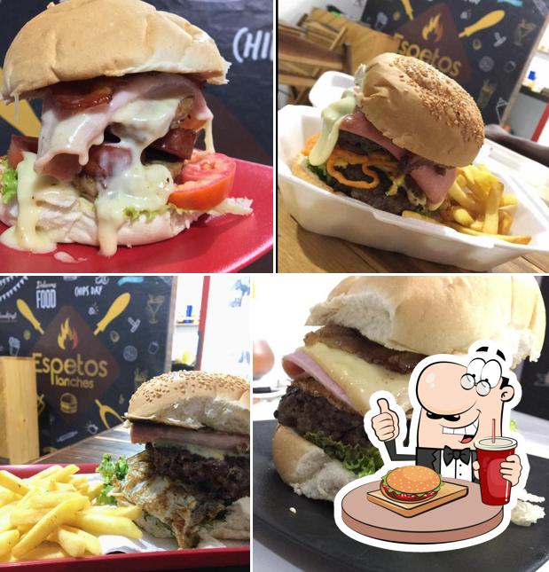 Os hambúrgueres do Espetos Lanches irão saciar diferentes gostos