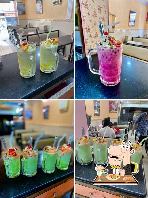 Falooda at Khau Galli Or Choupati