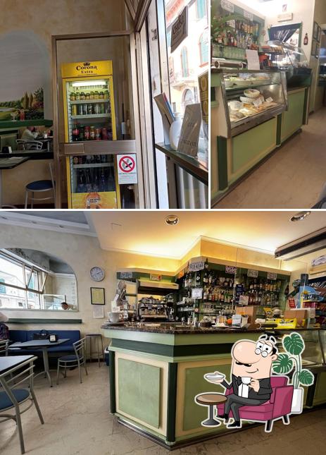 Dai un'occhiata agli interni di Mada Café