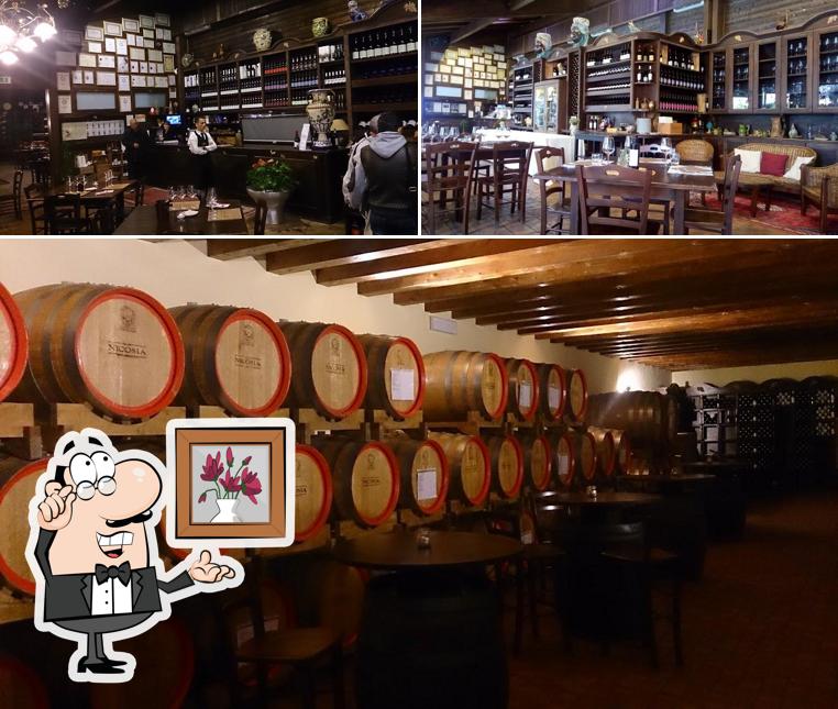 Siediti a un tavolo di Cantine Nicosia