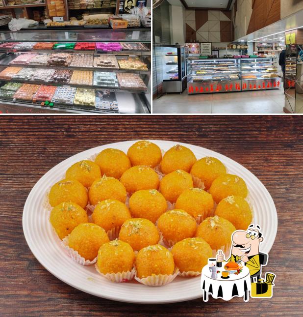 Food at Garba Sweets