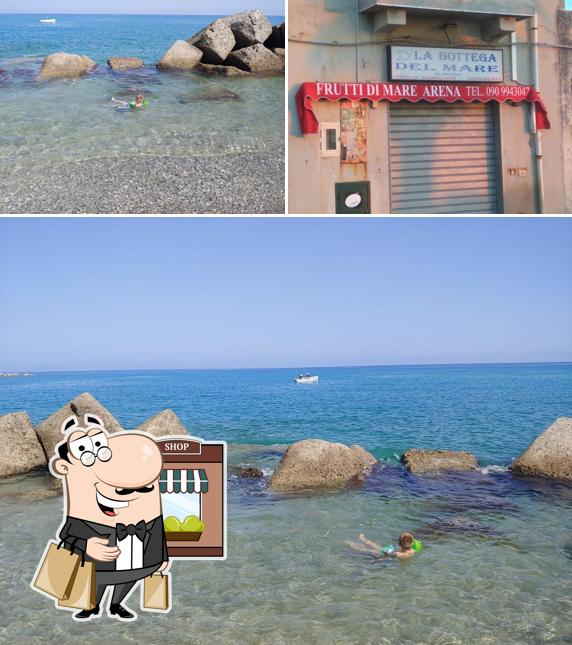 Questa è la foto che mostra la esterno e interni di La Bottega del Mare di Rosalia Arena