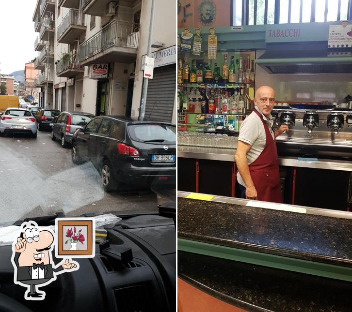 Dai un'occhiata agli interni di Bar Nino