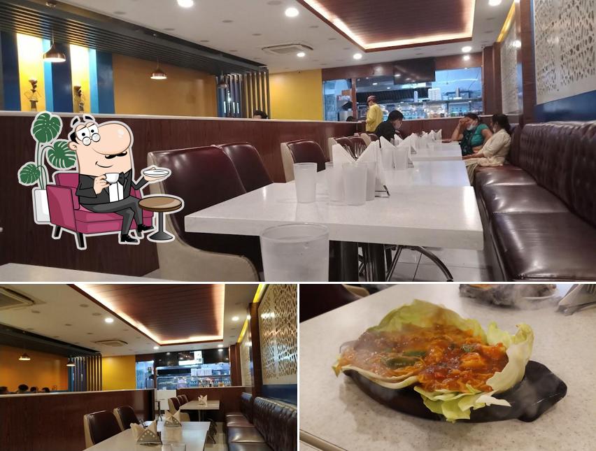 The photo of Aashirwad restaurant’s interior and food