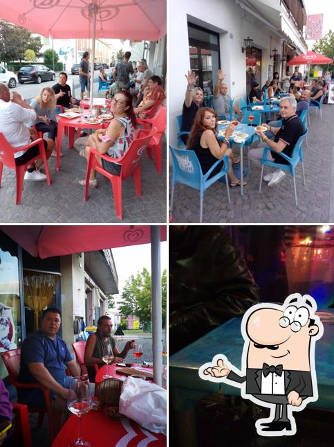 Street Bar