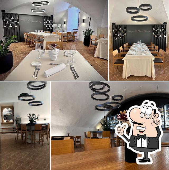 Dai un'occhiata agli interni di Restaurant A3