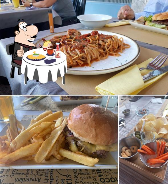 Piatto di formaggi al Cleo Caffè