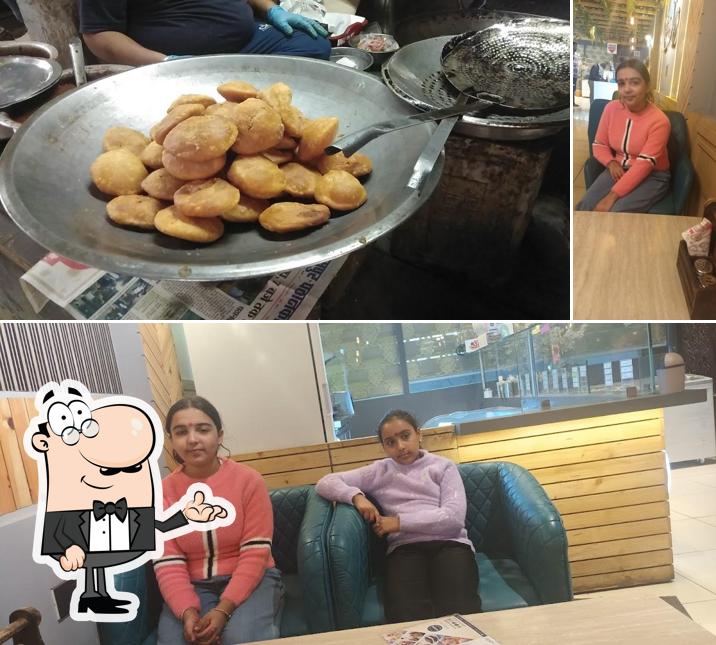 Check out how Ashok Kumar Special Kachori Chakkari Bazar looks inside