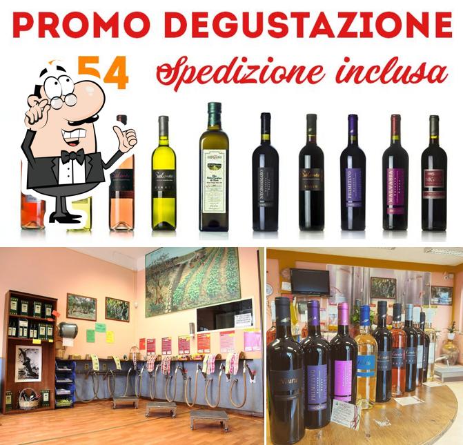 Tra le diverse cose da Azienda Zacheo - vendita di vino e olio pugliese si possono trovare la interni e vino