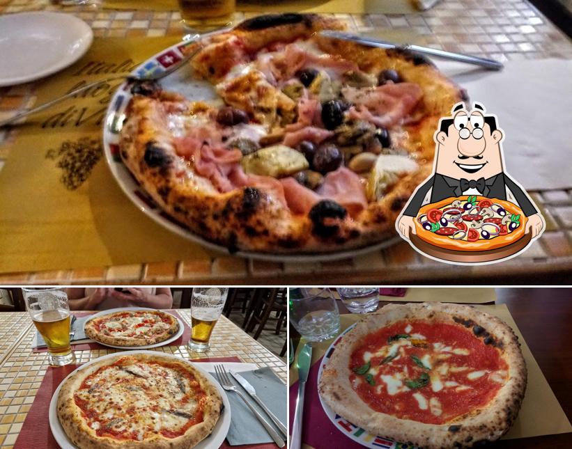 Ordina una pizza a Pizzeria Trattoria L'Oro di Napoli