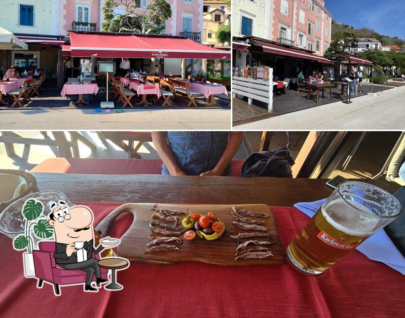 Gli interni di Restoran Kangarol