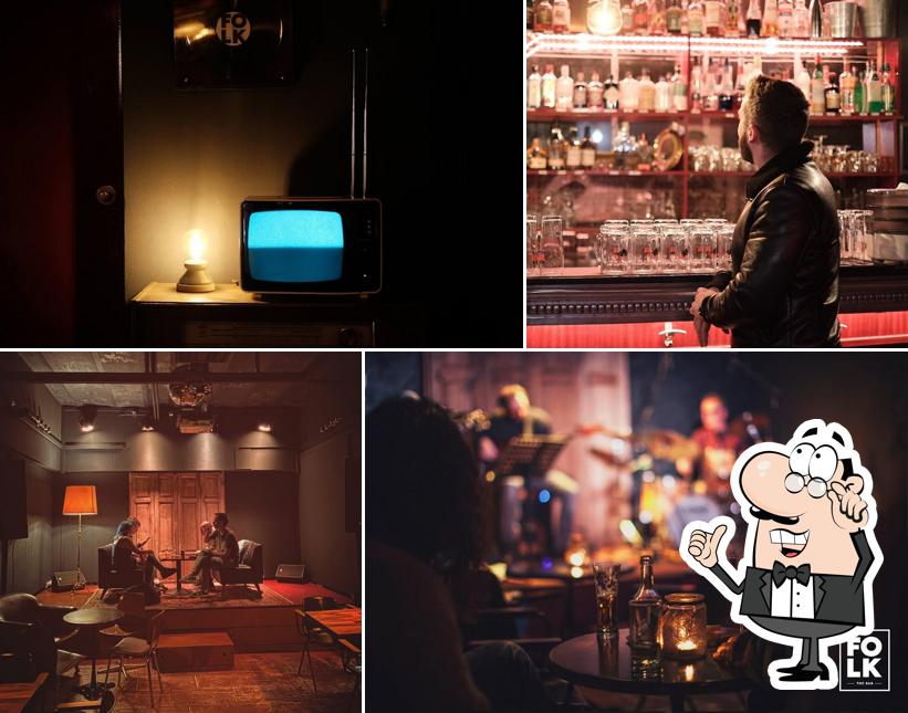 Siediti a un tavolo di Folk Bar Bellinzona