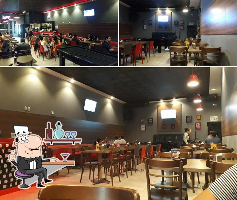 O interior do The H Burger