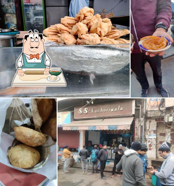 Samosa at S.S. Kachori Wala