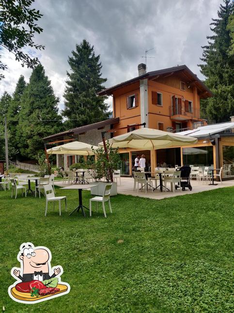 Ordina i piatti di carne a Osteria Selva