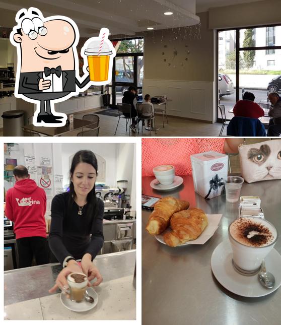 Goditi qualcosa da bere a Bar Plateja