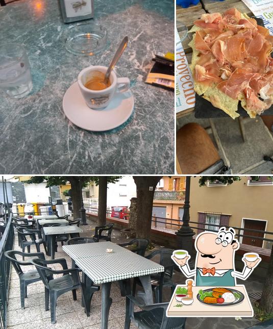 Guarda la foto che mostra la cibo e tavolo da pranzo di Bar a Nió di Bussa Laura