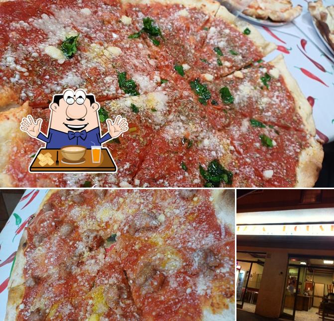 Questa è la immagine che mostra la cibo e interni di Pizza House Di Ciro Ostia
