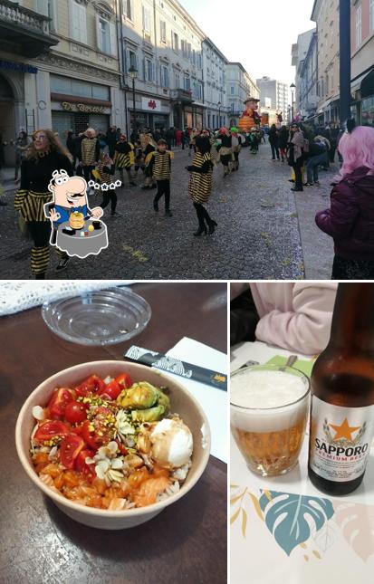 La foto di cibo e esterno da Poke light