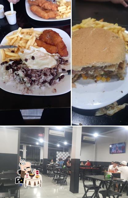 A imagem do Xis do Lico’s comida e interior