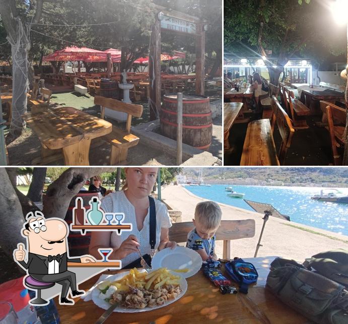 Dai un'occhiata agli interni di Bistro del Mar