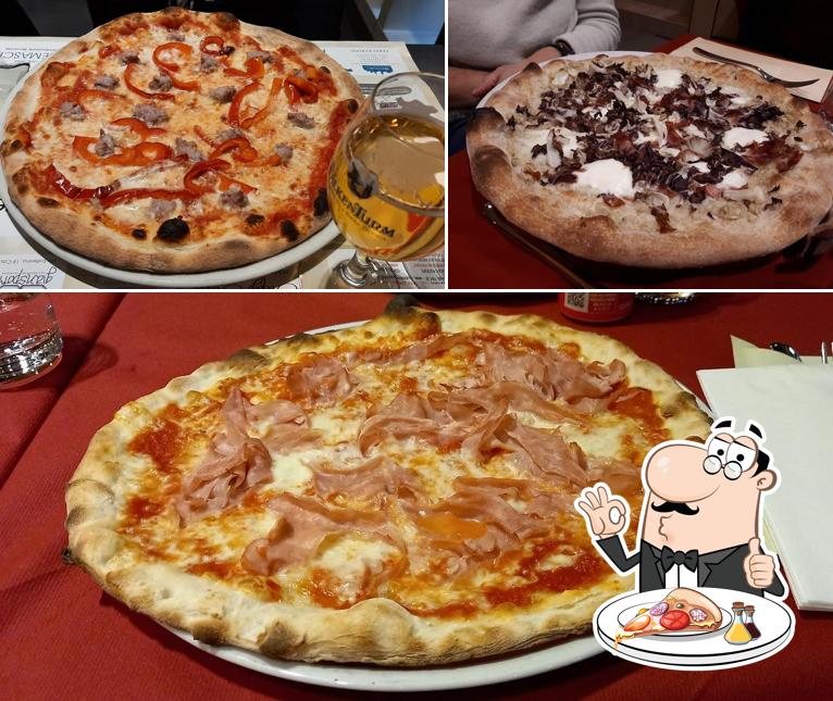 Scegli tra le svariate varianti di pizza