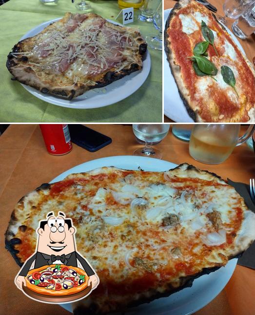 Scegli una pizza a Trattoria Pizzeria "da Vittorio"