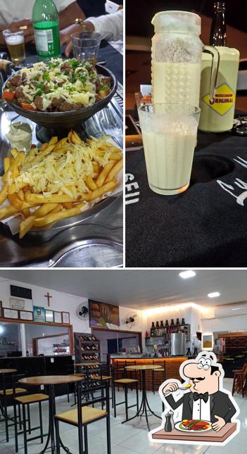 A comida e interior do restaurante