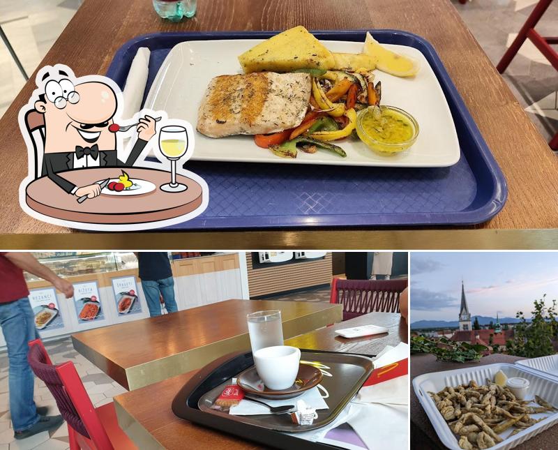 Guarda la foto che raffigura la cibo e esterno di Vino & Ribe
