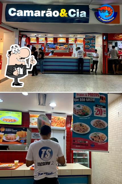 Look at this image of Camarão & Cia