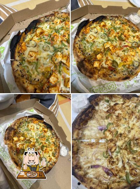 Pick pizza at Kafeine