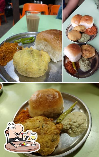 Vada pav at Santosh vada pav