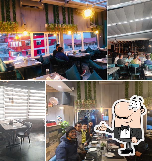 The interior of 18_DOWNTOWN & CAFE RESTAURANT