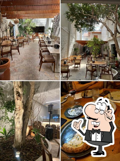 O interior do Athenas Pizza