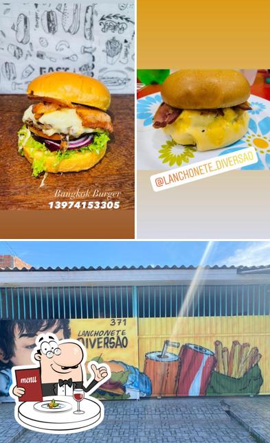 Esta é a imagem mostrando comida e exterior no Lanchonete Diversão