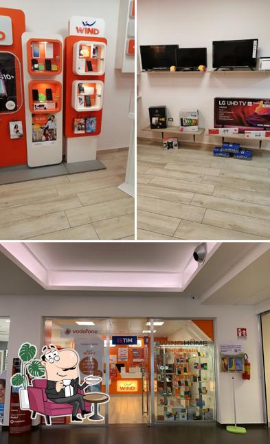 Dai un'occhiata agli interni di Centro Commerciale Elefantino