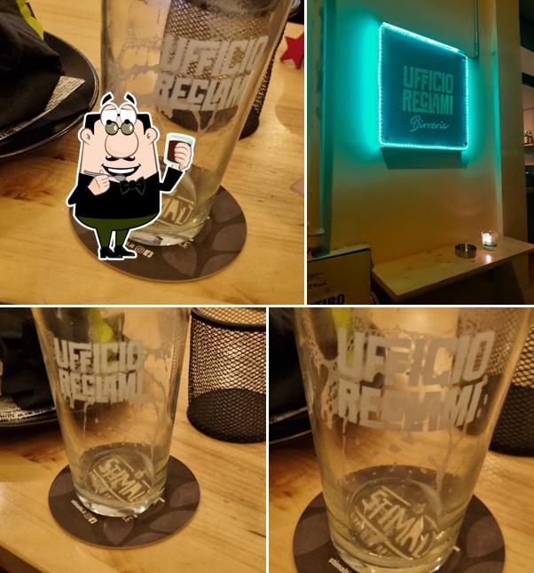 Goditi un drink a Ufficio Reclami