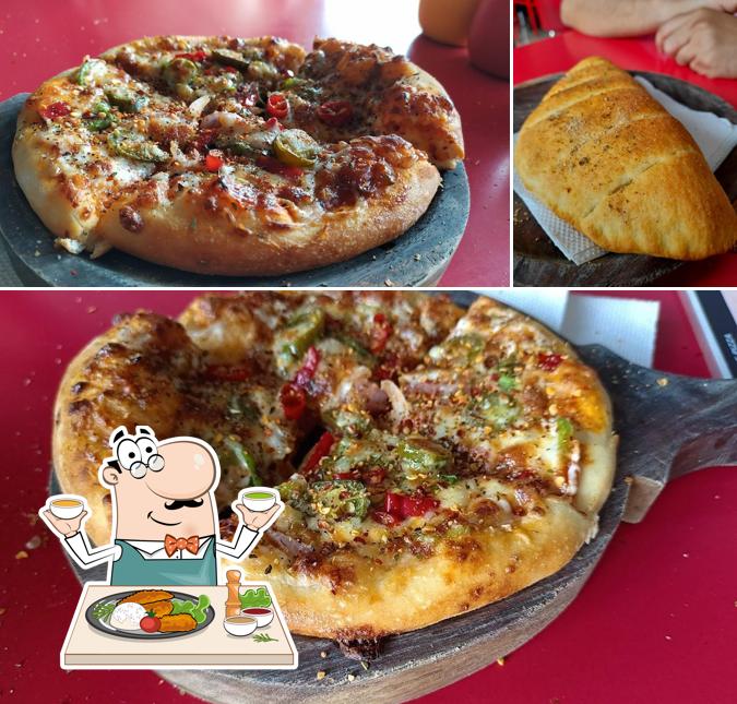 Food at 7 Cheese Pizza