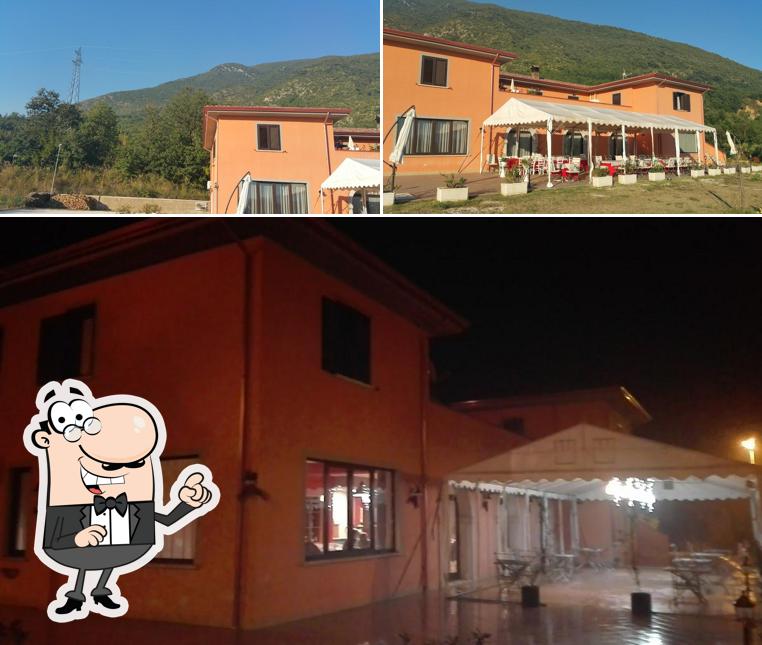 Goditi la vista dagli esterni di Country House Salisù