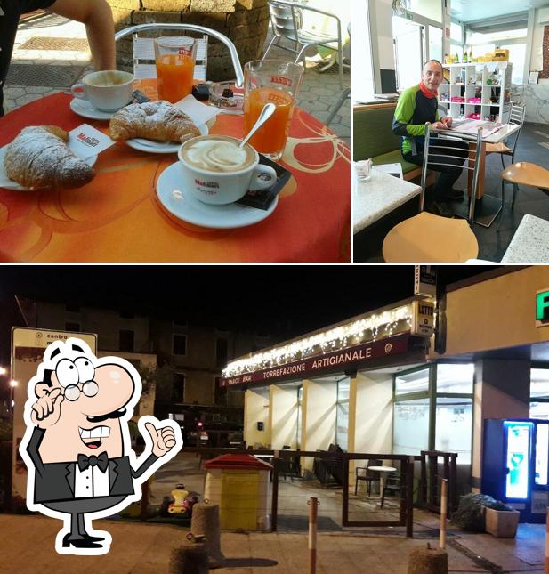 Dai un'occhiata agli interni di Snack Bar